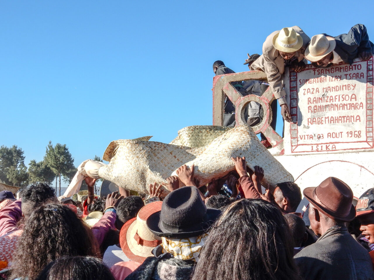 Madagascar Rituals Les rites et sacrifices à Madagascar : Un héritage ancestral - Grandes ...
